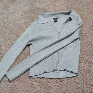 Gray long sleeve shirt